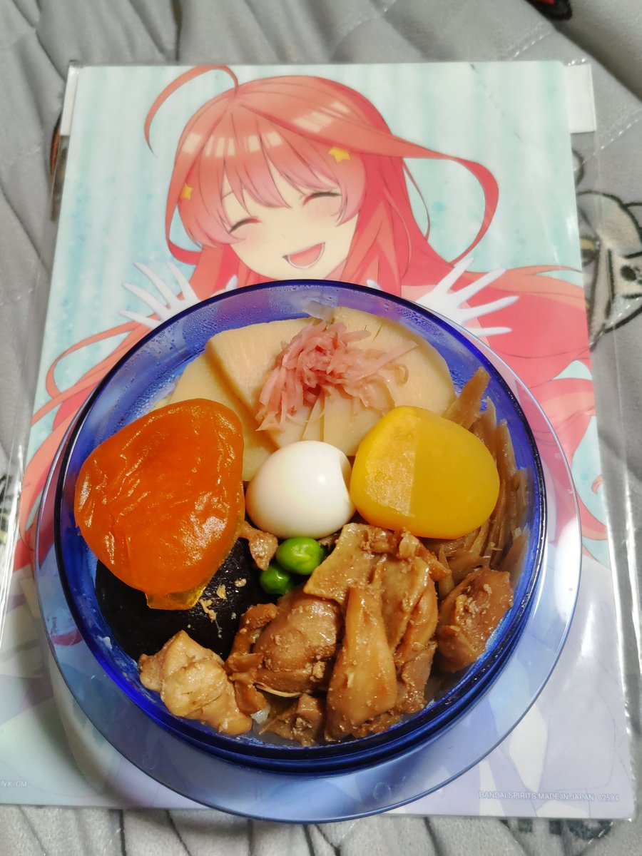 本日食べた昼メシ兼晩メシ！新宿の京王百貨店で開催中の有名駅弁と全国うまいもの大会で買った、おぎのや謹製峠の釜めし（クリアブルーバージョン）うん、美味い！