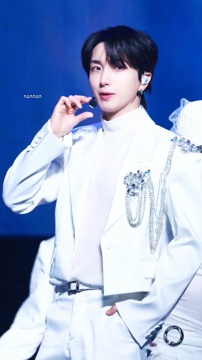 가장 좋아하는 옷 중 하나! 마카오장! 백마 탄 왕자님 #leeteuk
#박정수
#이특
#利特
#朴正洙
#parkjungsoo