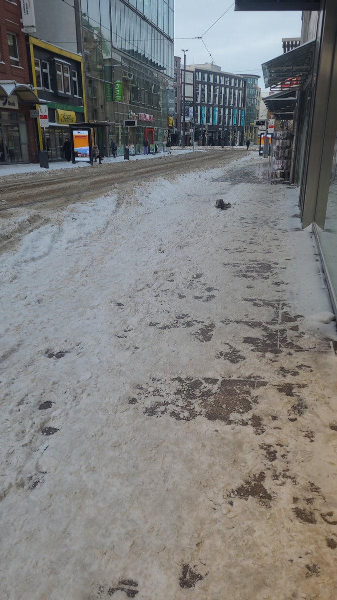In der Bremer Innenstadt wars sooo schön leer der Bus fährt zum Glück
Kommt gut durch den Schnee