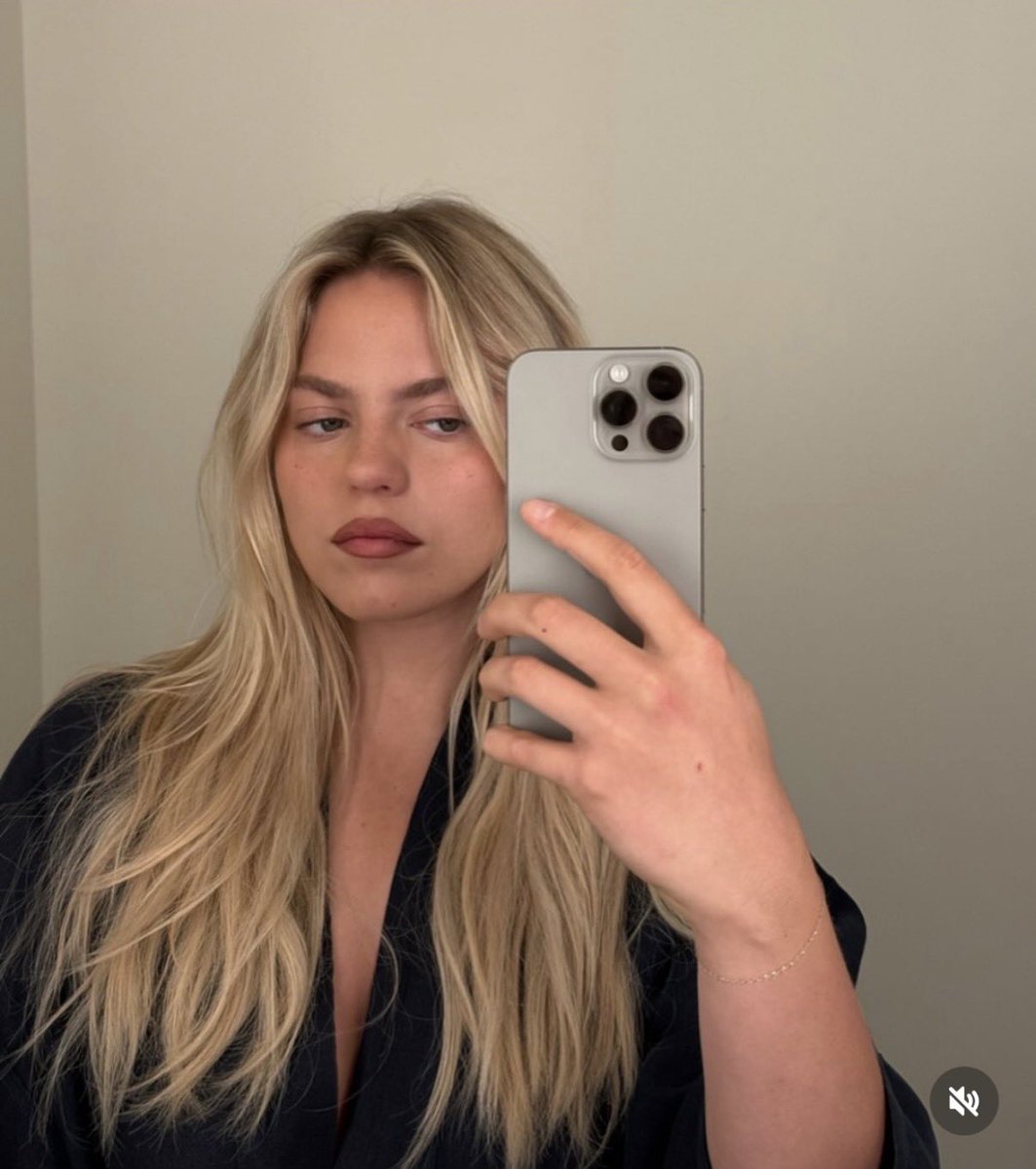 t. • ✂️ ★ bite me tweet media