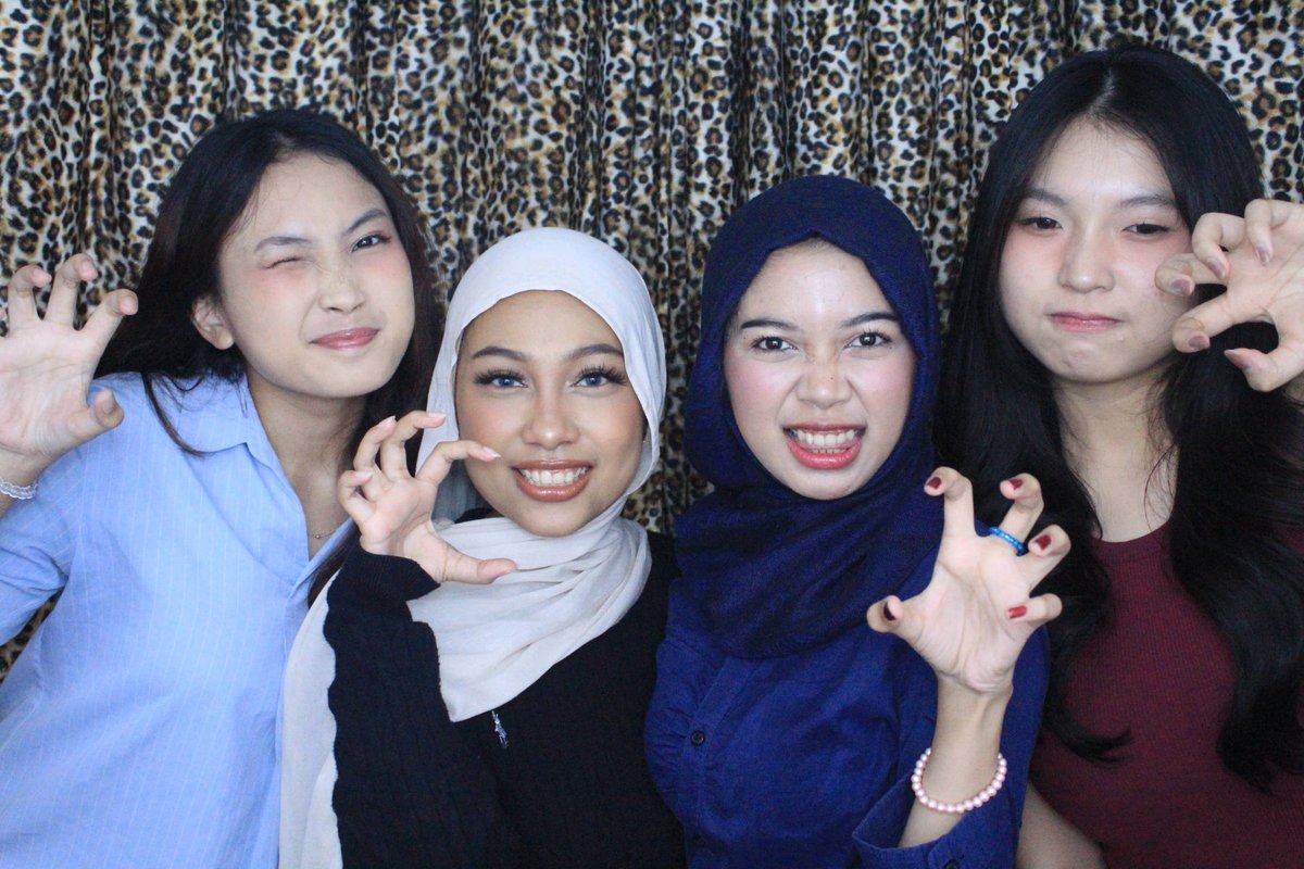 leowonuwu's tweet image. judulnya seharin di blok m w/ @loevlw @sangwoncult @abrnoad 🤡💘