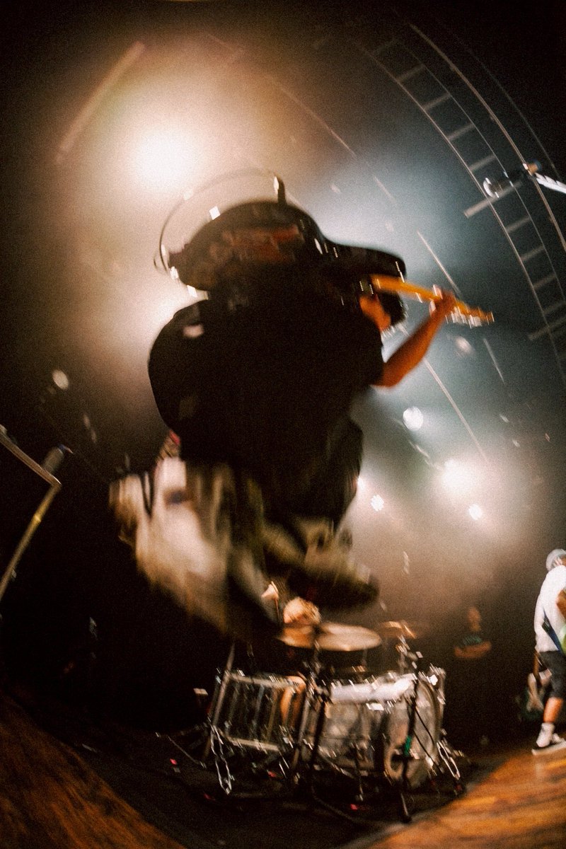 KUZIRAwkm's tweet photo. KUZIRA presents.
"Smoke Life Away Tour 2025-2026"

1/10(土)
和歌山CLUB GATE

KUZIRA
Hump Back

Photo by @_hbworks https://t.co/Vf95wfXBHA