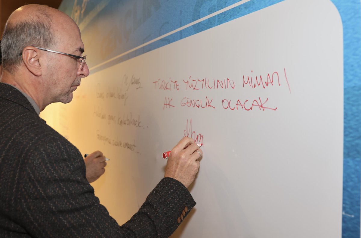 AK Parti Konya İl Gençlik Kolları Başkanlığımızın düzenlediği Gençlik Zirvesi Programı’nda genç kardeşlerimizle bir araya geldik.

Enerjileri, heyecanları ve Türkiye Yüzyılı hedeflerine olan güçlü inançlarıyla bizlere umut veren gençlerimizle aynı ortamda bulunmak bizler için son