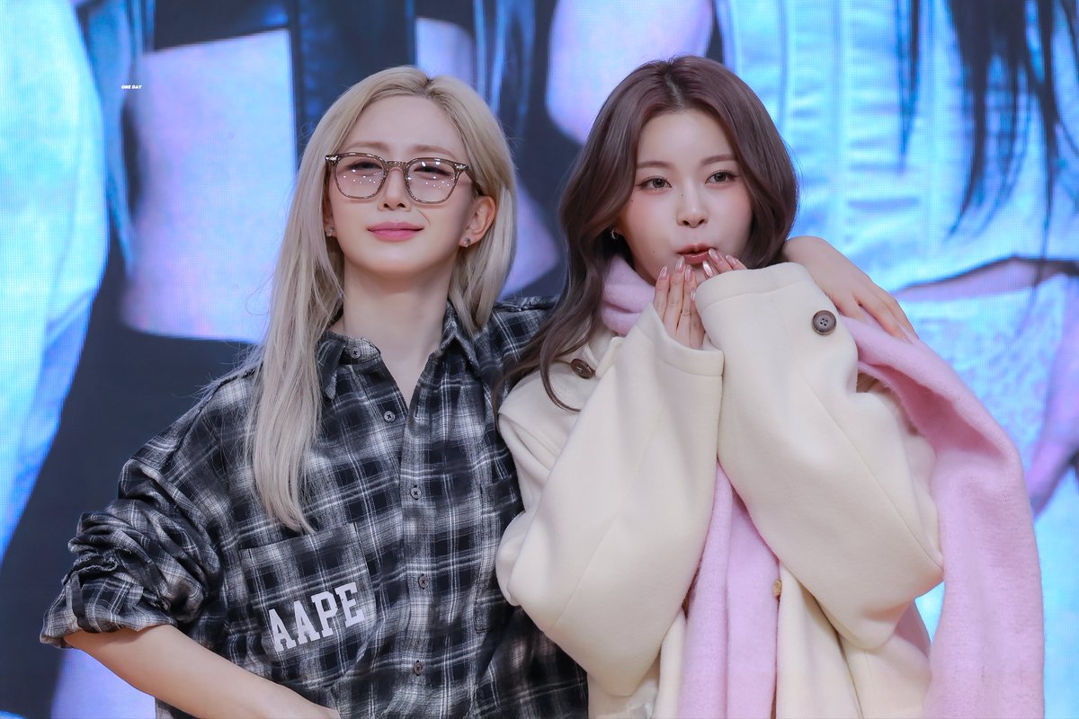 5hw0225's tweet image. 260109 HQ
😎😉
#NMIXX #엔믹스 
#해원 #HAEWON
#규진 #KYUJIN