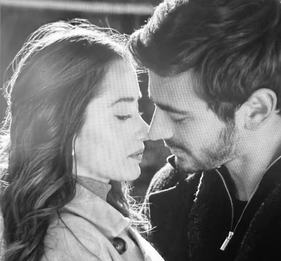 _Rinitweets_'s tweet image. Emin: "What is mine is mine "

Ilsu: "you're saying 😉😉"

Emin: "I already said 😉"

rightfully claiming what's his. Period. 🥵

[#Arafta • #MerTeş]