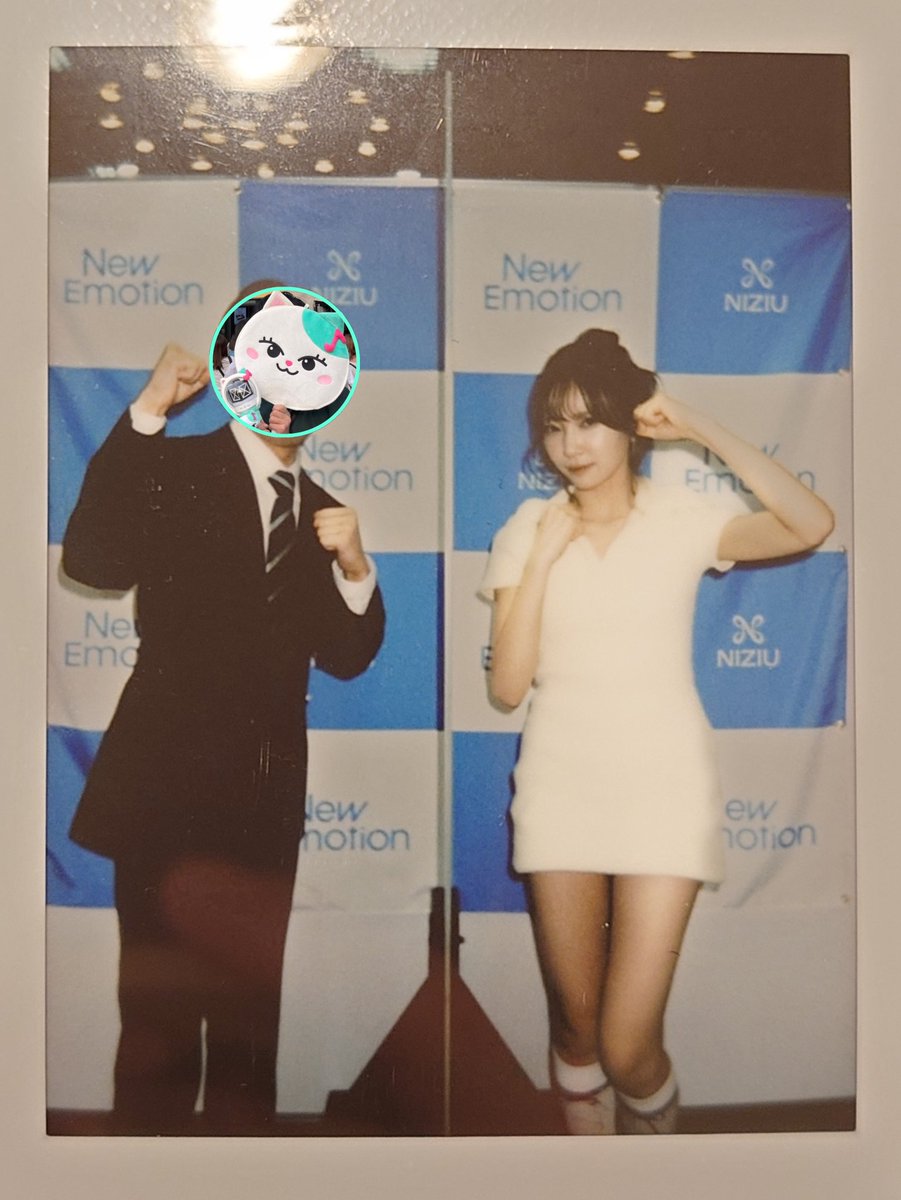 ma_ssa_1113's tweet photo. 20260110 個別2shotチェキ撮影会

社会人頑張るってことでガッツポーズで撮ってもらった📸
ゆうくん(@yuukun_mayuka13)と連番できたのも激アツ🔥
まゆちありがとう！これからも大好き！

#NiziU_オフラインイベント
#NiziU_2shot 
#MAYUKA_bubble https://t.co/BCriCak926