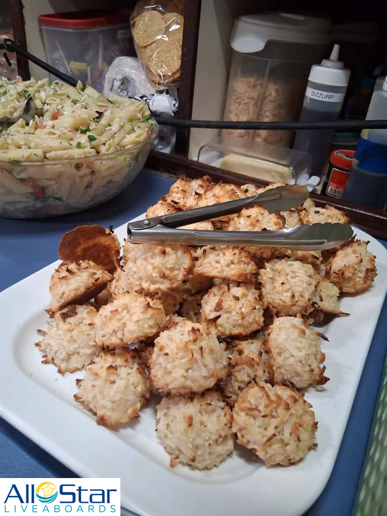 DiveASL's tweet image. Always save room for cookies!! 😋🍪

~Blackbeard's Cruises, The Bahamas

#allstarliveaboards #blackbeardscruises #saveroomforcookies #yum #sailboat #bahamas #caribbean #scuba #liveaboard #buceo #bahamasdiving