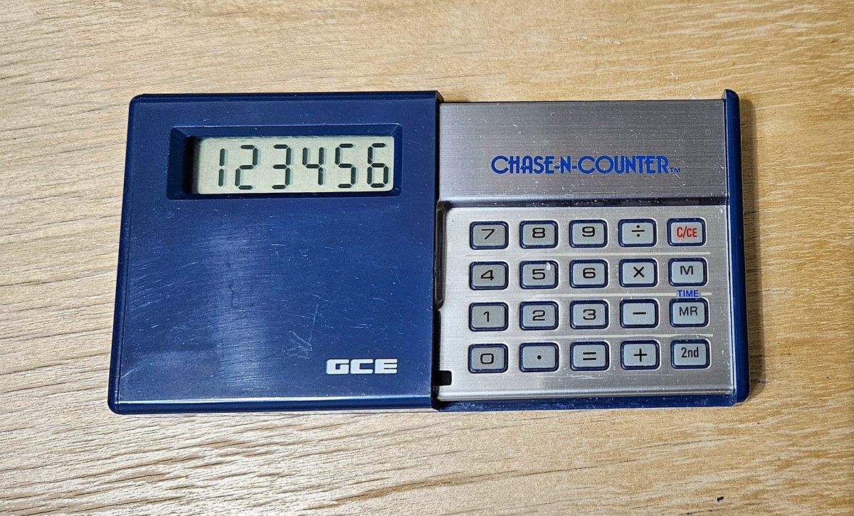 DaSuOJS's tweet photo. These are three game-function calculators from the 1980s that I’ve recently collected. https://t.co/YF2zItqeXt