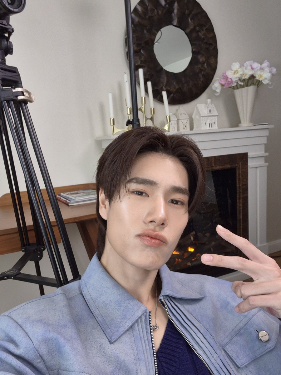 SamsungThailand's tweet image. มาครึ่งทางละ พี่ซซยอมให้ดูรูปคนดื้อห์ 1 รูปก่อนก็ได้ ใจดีขนาดนี้ #รักชั้นมุ้ย 
Captured #withGalaxy S25 FE
#GalaxyxPhuwin