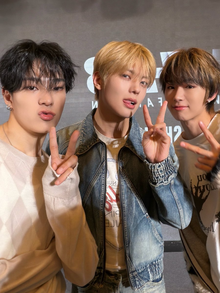 whib_official's tweet image. [📷] 260110 YIZHIYU Fan Sign Event in Shanghai

아름다운 상해의 야경 위에 더해진, 
AnD와의 소중한 기억 🖤🤍

#WHIB #휘브
#KIMJUNMIN #LEEJEONG #WONJUN