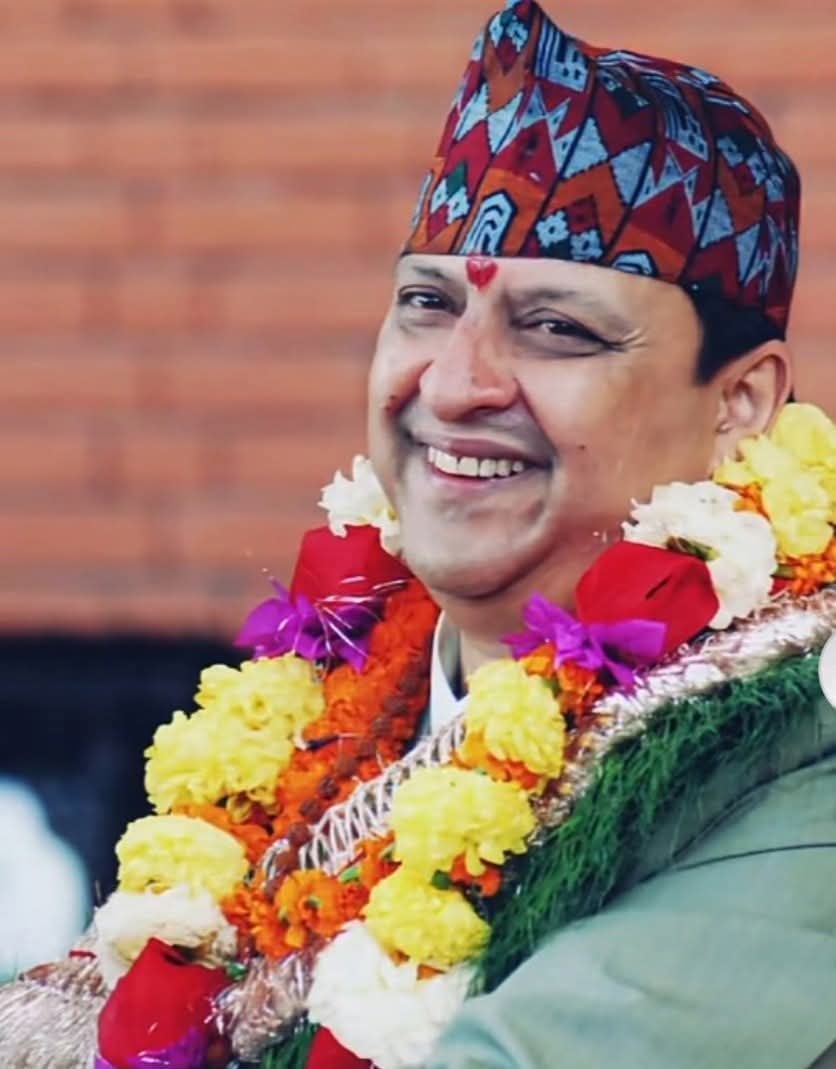 कतिको सम्झनामा !!!
बाटो हरायो मंजिल बिलायो
यात्री जो थियो हिजो, आज भगवान भै गयो
जसको आउँनाले जीवनमा आउँथ्यो बाहार 
जसको हुनाले धड्कनमा  पाउँथ्यो प्यार
आज त्यो दिन भुलेको सपना बन्यो
त्यो पल एक हावाको धक्का भयो
यात्री जो थियो हिजो, आज भगवान भै गयो
बाटोमा हरायो मंजिलै बिलायो

न