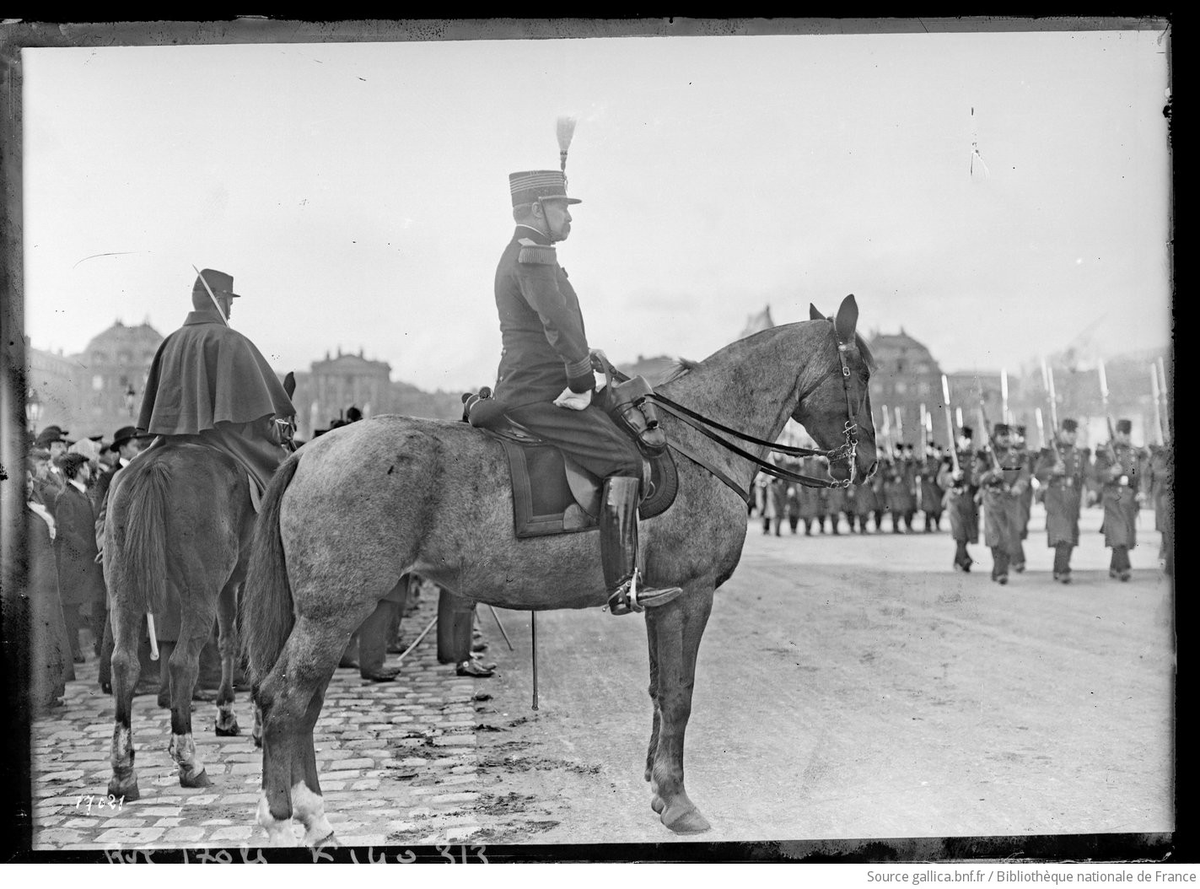 arnaudmercier's tweet image. #VERSAILLES #HISTOIRE Colonel Hirschauer à la remise des décorations, Versailles, 7.11.11
