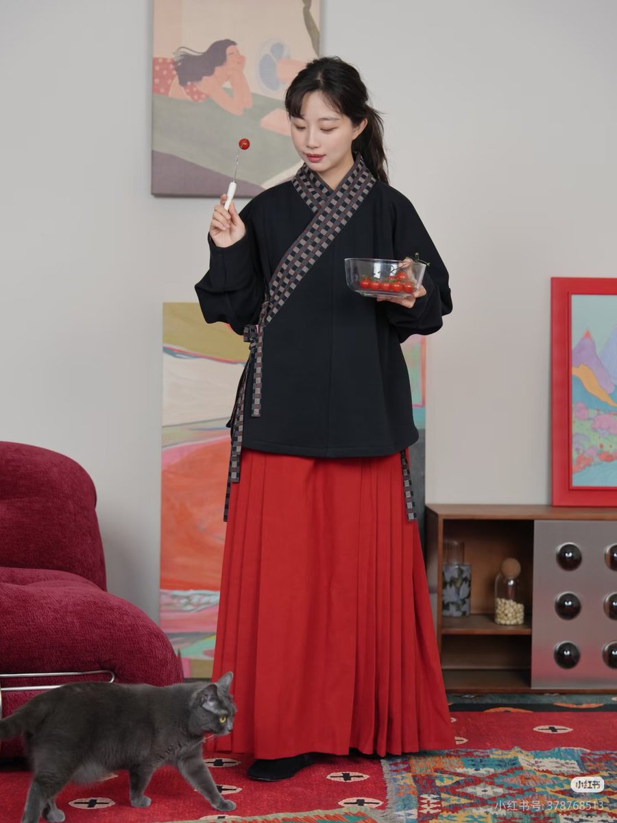 damingwangchao5's tweet photo. 炽夜行热岩绒大襟衫
©️谜阿凰
#漢服 #汉服 #hanfu #한푸 #HanChinese #chinesefashion https://t.co/h3t46VREqW