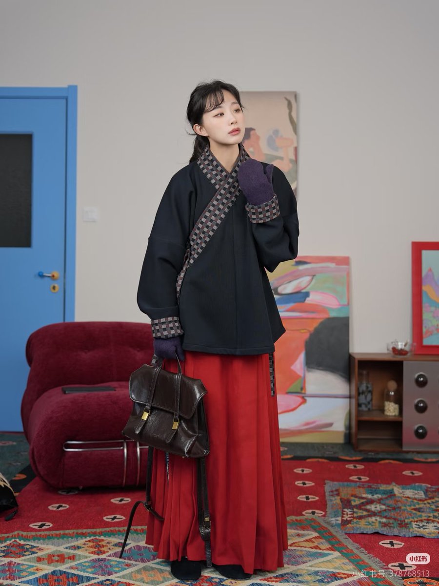 damingwangchao5's tweet photo. 炽夜行热岩绒大襟衫
©️谜阿凰
#漢服 #汉服 #hanfu #한푸 #HanChinese #chinesefashion https://t.co/h3t46VREqW