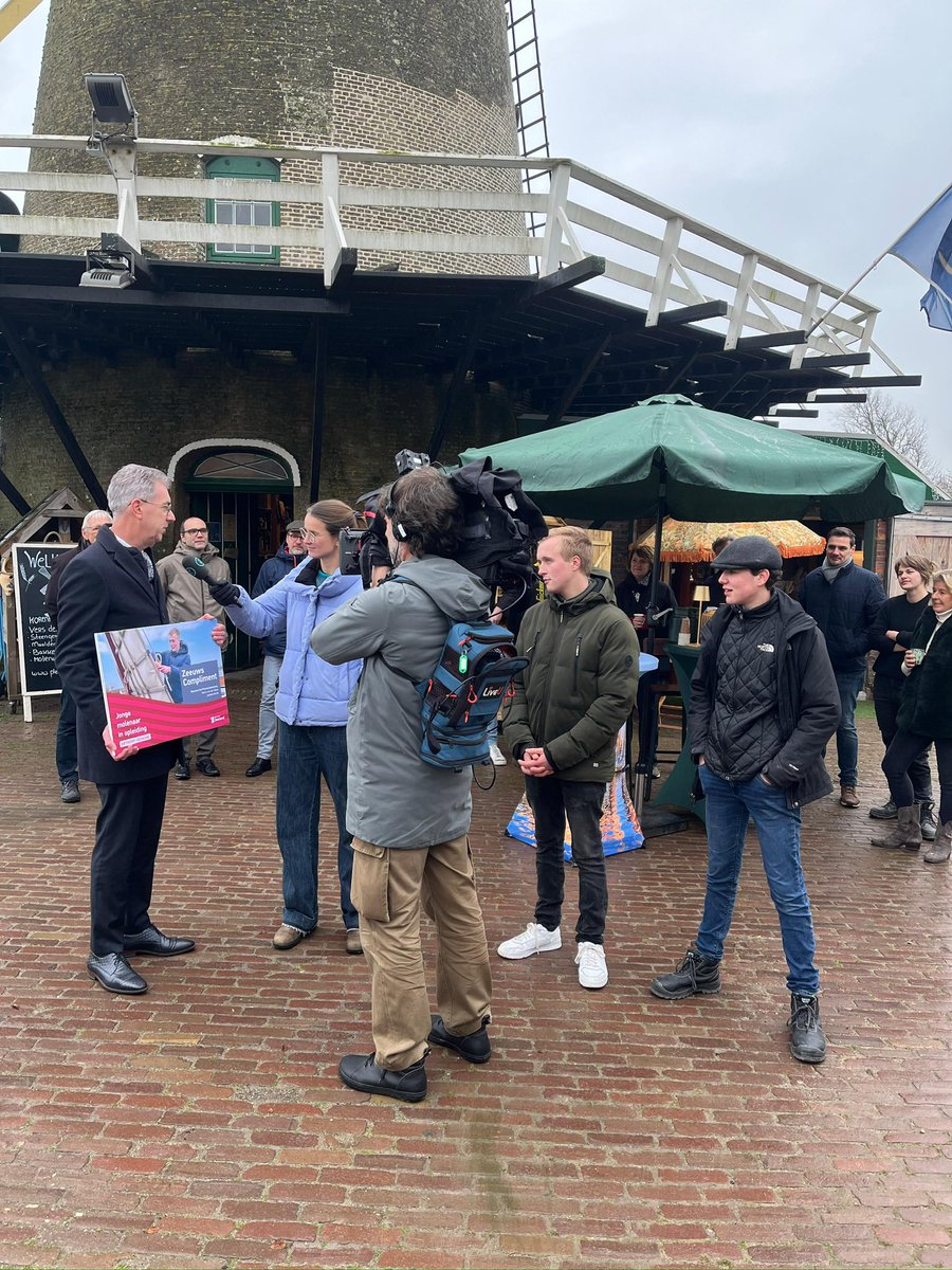 HarryvdMaas's tweet image. Zeeuws Compliment voor Oscar (15) &amp;amp; Anthony (16)!
Twee jeugdige molenaars in opleiding met een grote liefde voor Zeeuwse molens. Met hun inzet en enthousiasme houden zij ons erfgoed draaiend.
Een verdiende waardering van @provzeeland!
#compliment #molens #jongtalent #erfgoed