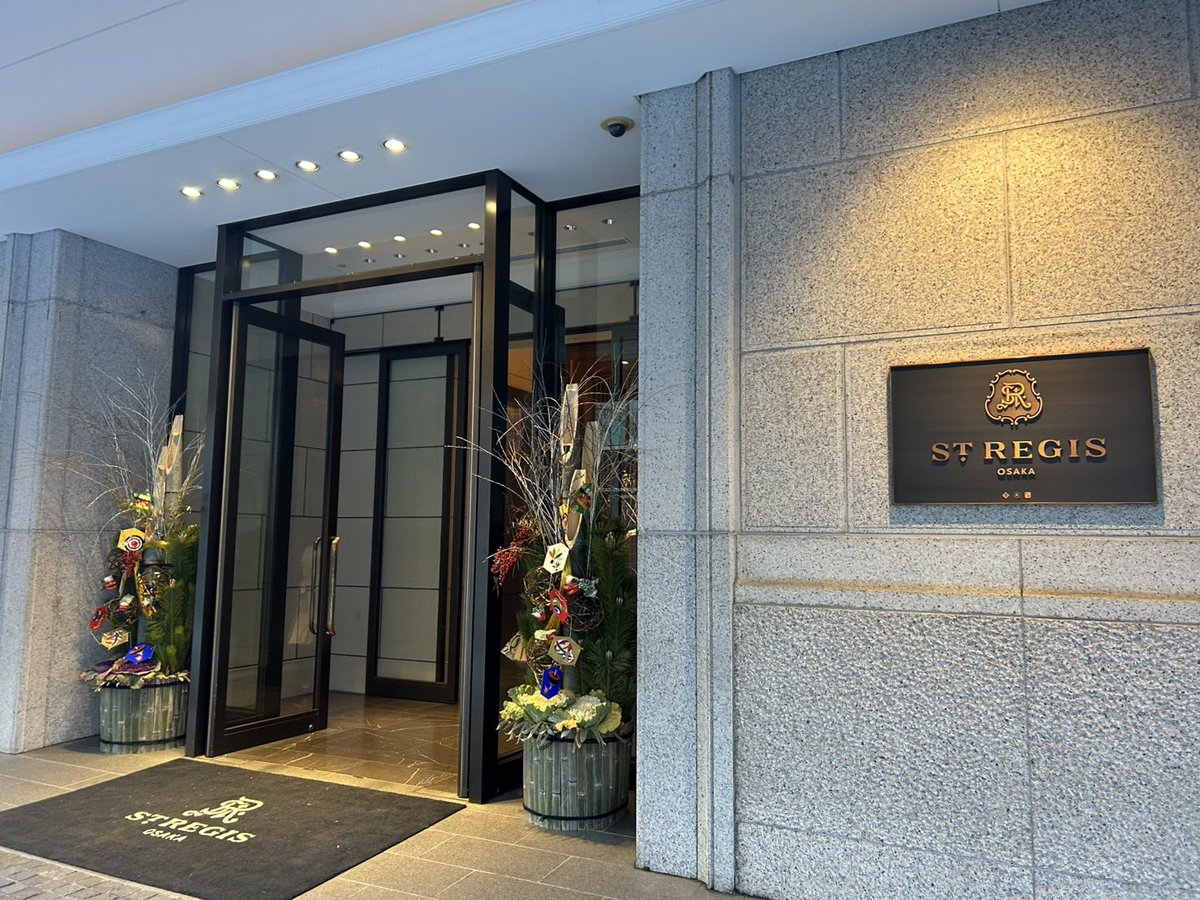 1/9会社の新年会、セントレジスホテルにて。コース料理もワインも美味しかった🍷
例年はクイズ大会なのに…過去2年連続1位🤭今年はカラオケ大会🎤苦手なんよね😅それでも皆んなでワイワイ🤭今年もお仕事頑張る！おきゅうりょうはがまんりょう〜🤣

#新年会
#セントレジスホテル
#お給料は我慢料w