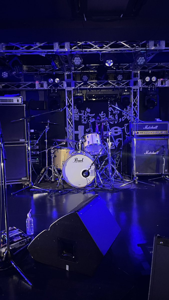 久しぶりのHaze、最前、最高でした。
愛、知れました。
真っ白な衣装もみんな似合ってて、演奏も歌声もギミック効いてたなーー

<a href="/Haze__Official/">Haze</a>