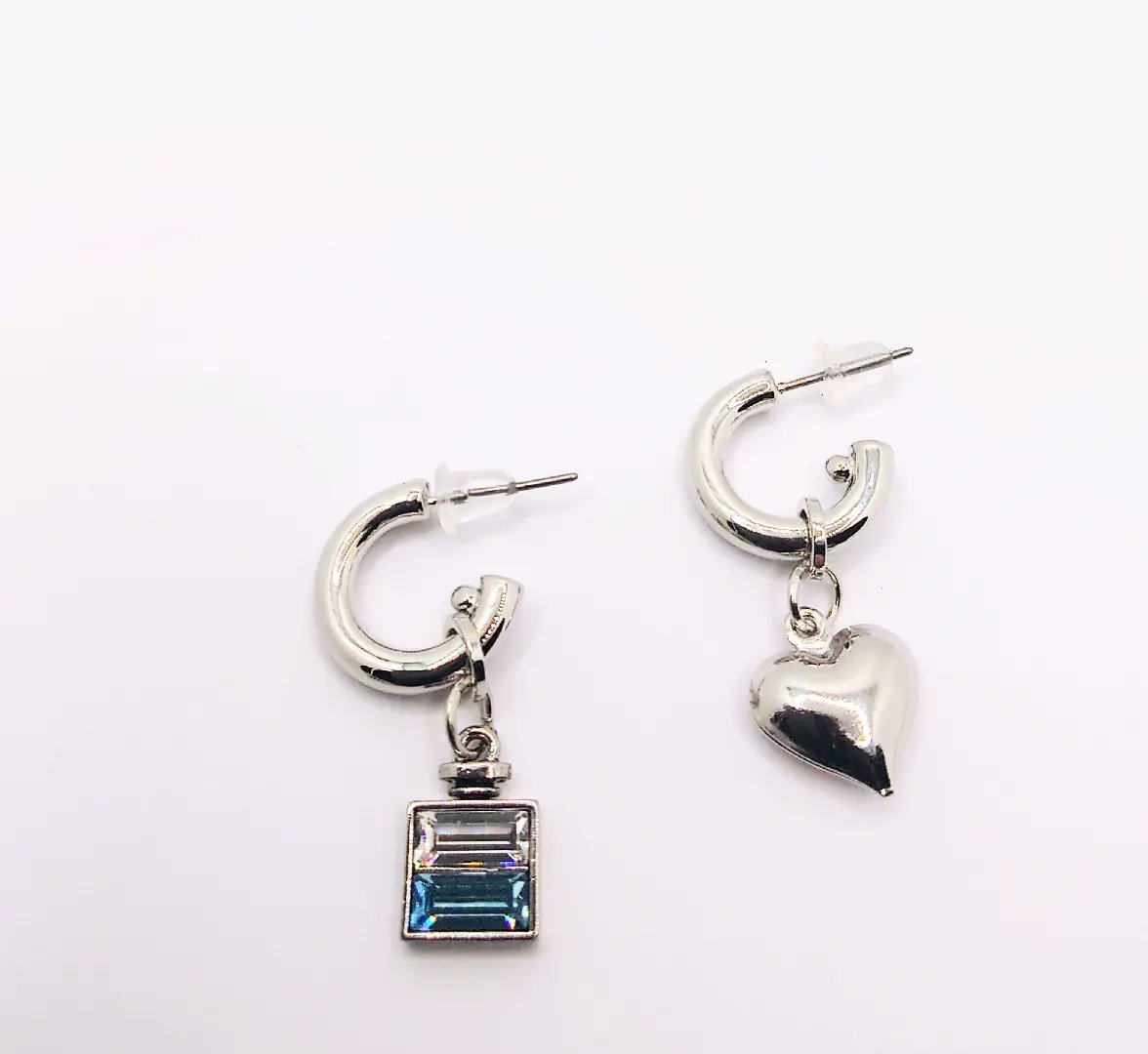 ouka8_1's tweet photo. 来月はバレンタイン♥
大切な人へのプレゼント🎁にと作ったピアス
メンズ物って難しい(-_-;)
シンメトリーなので大切な人とペアにでも使ってもらえるといいな

#バレンタインプレゼント
#メンズピアス
#ハンドメイドアクセサリー 
#ハンドメイド好きさんとつながりたい https://t.co/zOg03uWDhd