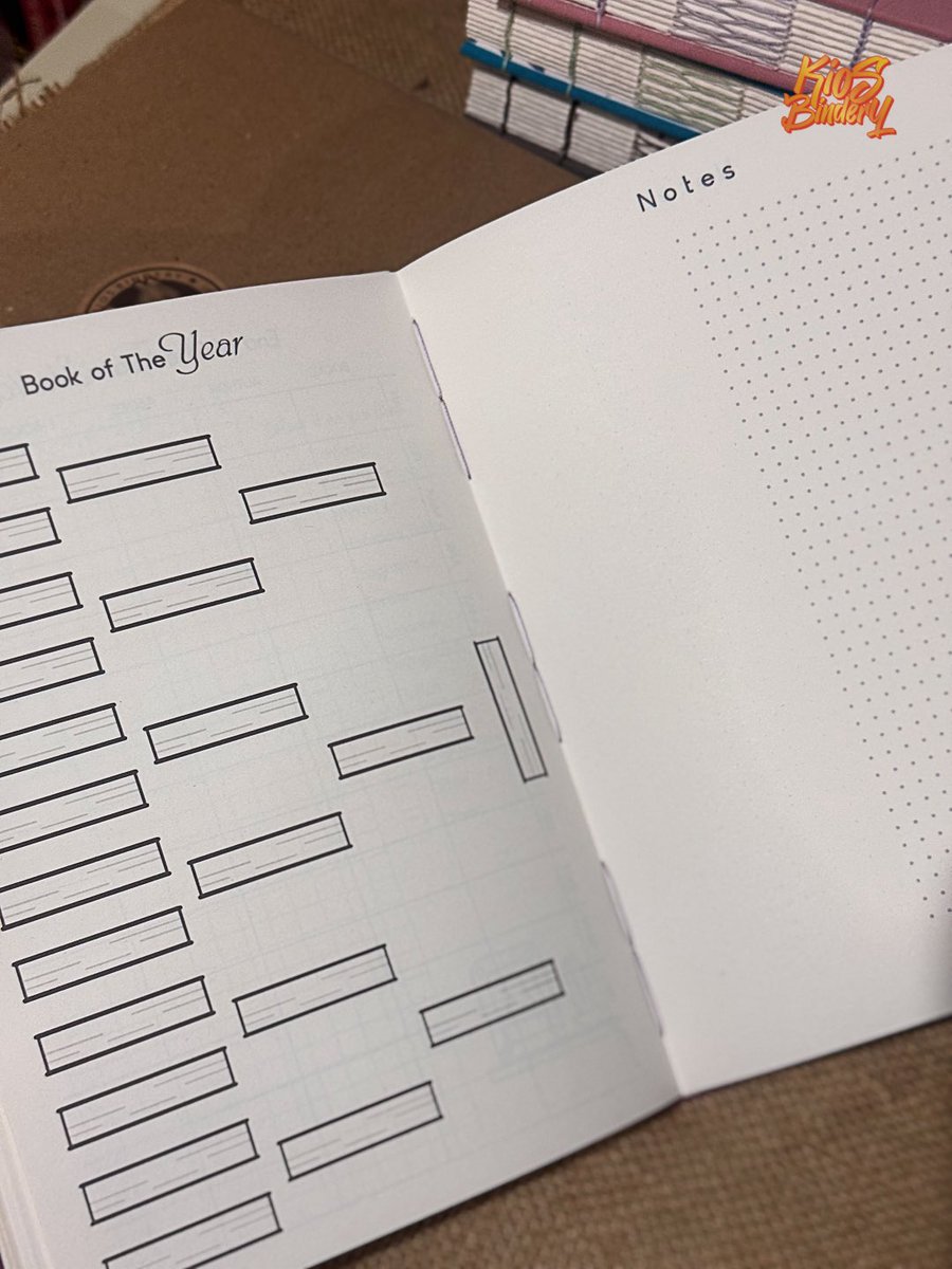kios_bindery's tweet photo. Reading Journal dengan binding benang dan cover yang bisa dikustom sesuai namamu. 😍
A5 size (148x210 mm), book paper 90gsm, 200 pages, stitch binding, fabric hard cover.
#bookbinding #stitchbinding #bookjournal #journaling #embroidery https://t.co/iYBWLxOuwv