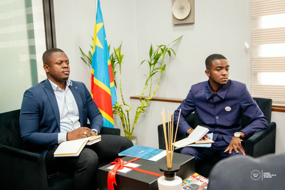 Avec le Président du <a href="/CnjRDC/">Conseil National de la Jeunesse CNJ-RDC</a> , Nous avons échangé avec le DG du <a href="/FogecRdc/">FOGEC RDC</a> . Ns avons retenu ,85 % des 328 entrepreneurs accompagnés sont  jeunes ! Ns avons plaidé pour l’accélération de VIJANA (Fogec-FPI) et  évoqué le PAN CNJ 2026 pour booster Entrepreneuriat jeunes <a href="/LMunzemba/">Laurent Munzemba</a>