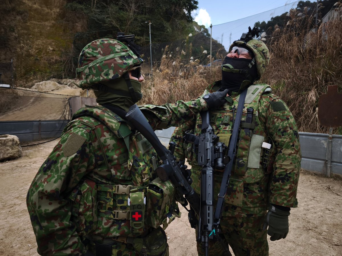 FSBALFA's tweet image. いちゃつくJK(女○高生)です。

本日の戦果は誰も傷つけず、寒いからJK装備とは全く関係ないArsArma製バラクラバを着用していました。