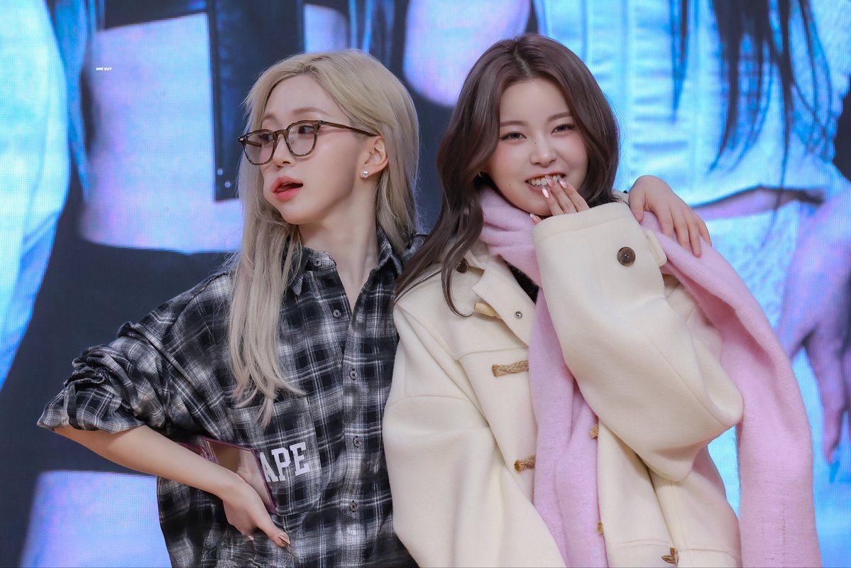 patching_KYU's tweet image. 장규딩 왜케 수줍소녀얔ㅋㅋㅋㅋㅋㅋㅋㅋㅋ