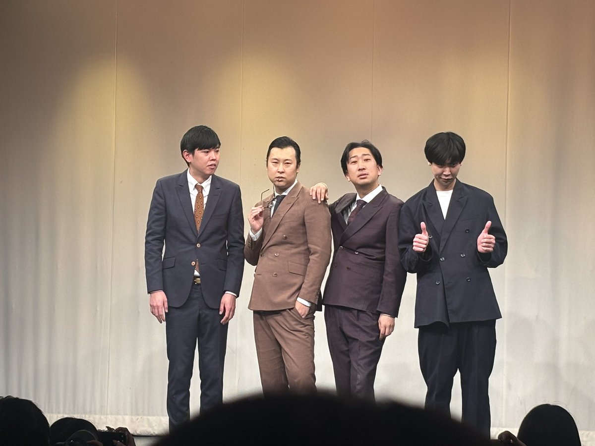 u_____don_'s tweet photo. 今日の華山とイワサキのツーマンめちゃ楽しかったよー😭
またこの2組でライブして欲しい‼️
ほんとにおもろすぎたし超笑った
 #イワサキ華山 https://t.co/Kn3qPnnZ9j