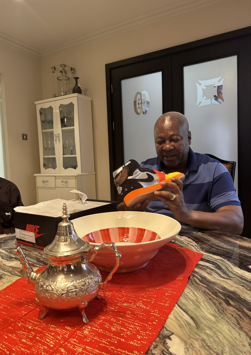 kellykurlz's tweet image. PRESIDENT @JDMahama 🇬🇭 SAID FREE THE YOUTH #FTY