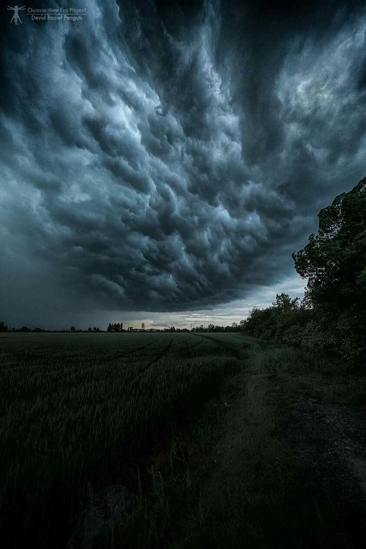 elemmiressoul's tweet image. dark clouds.