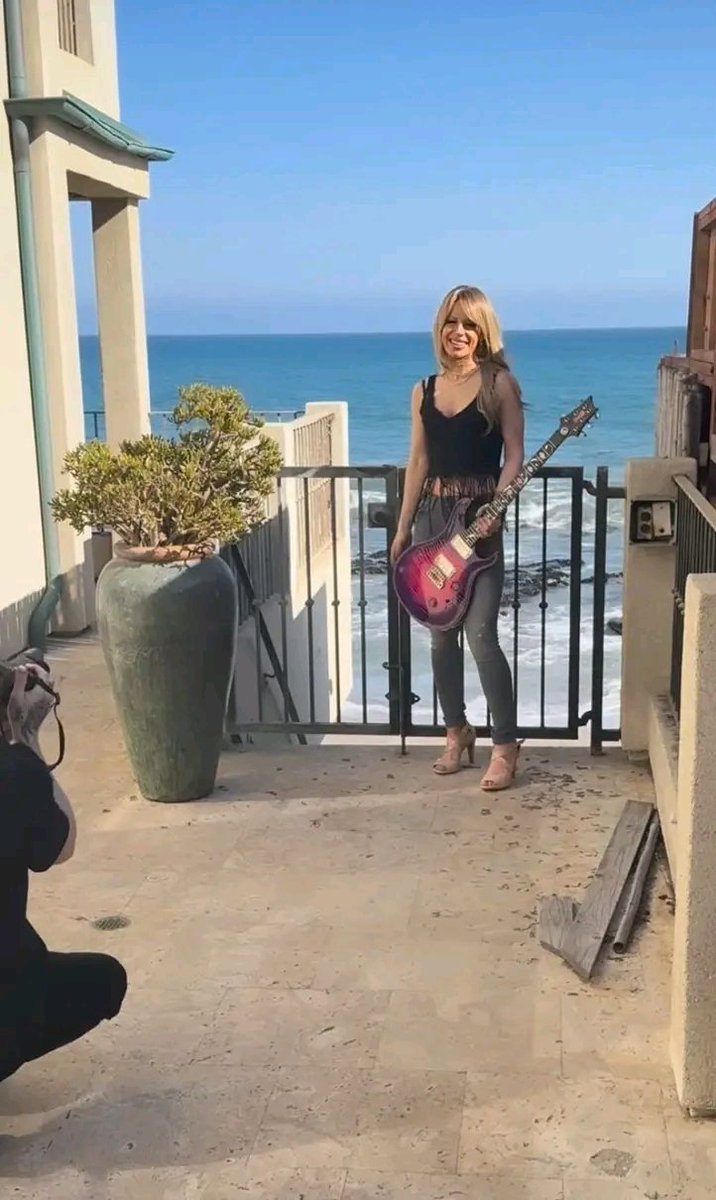 PRS SE Orianthi Scarlet Red (2013) - Guitar Compare, image size:716x1200