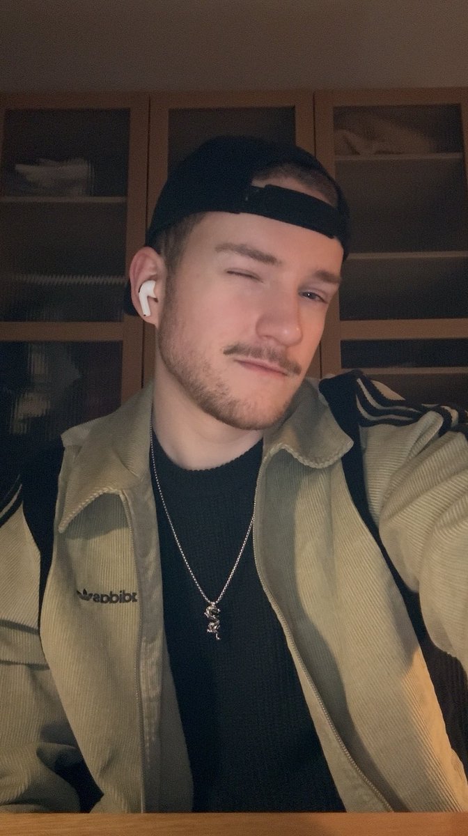 _nickwick's tweet image. waarom moet het nou zo graf koud zijn als ik een leuke fit heb