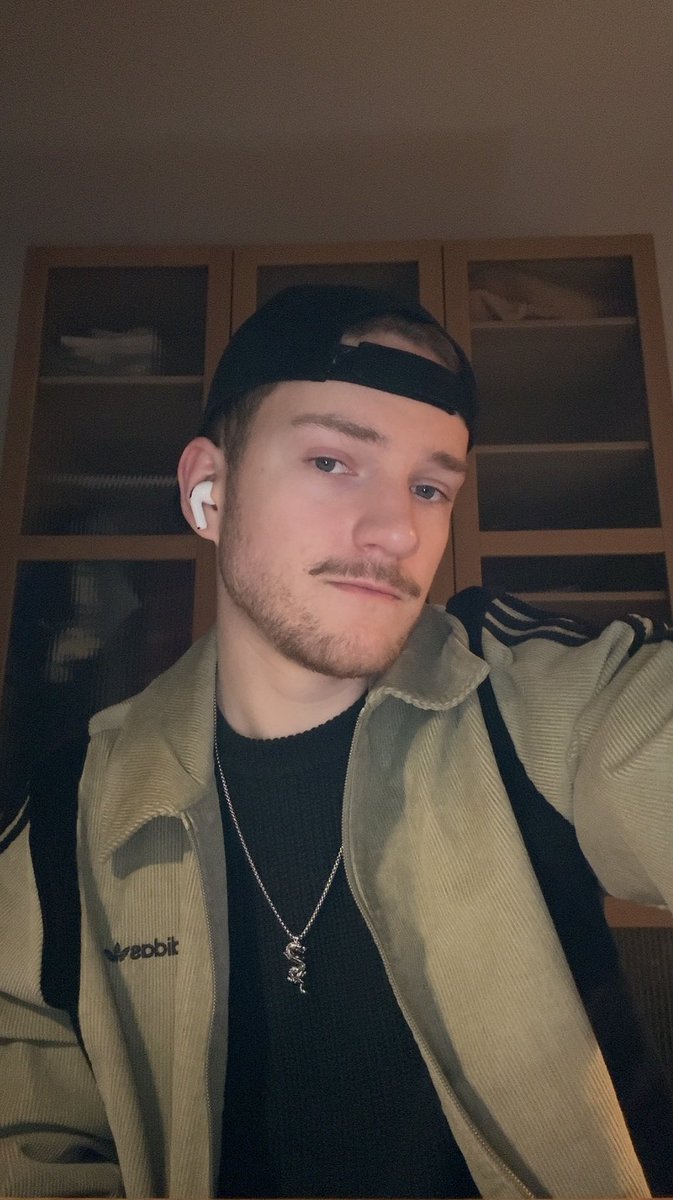 _nickwick's tweet image. waarom moet het nou zo graf koud zijn als ik een leuke fit heb