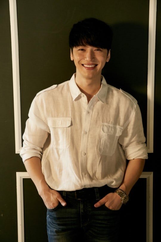 Baru habis tengok drama Misaeng, jatuh crush kat Byun Yohan. Sukaaaaaa. 💕

Or maybe crush kat watak dia dalam drama tu, Han Seok Yeol.