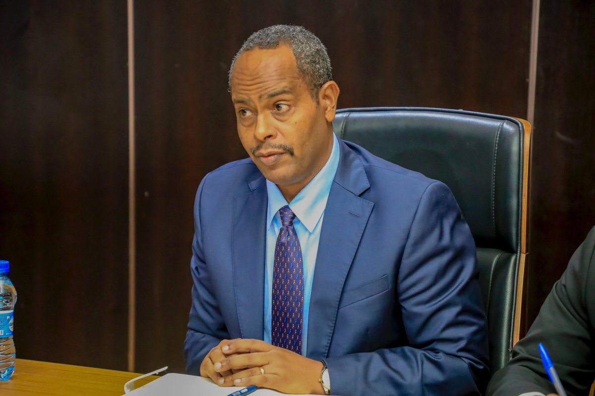 Wasiir Wasaaradda, Mudane <a href="/AhmedHasanAden/">H.E Ahmed Hassan Aden</a> , oo uu wehlinayay Wasiir ku-xigeenka Wasaaradda, Mudane <a href="/AliifiyeAli/">H.E Ali ifiye Ali</a>, ayaa kulan la yeeshay Kusimaha Safiirka Safaaradda Jamhuuriyadda Federaalka Itoobiya, Mudane Ketema Haile, iyo wafdi ganacsato ah oo uu hoggaaminayay. 1/2