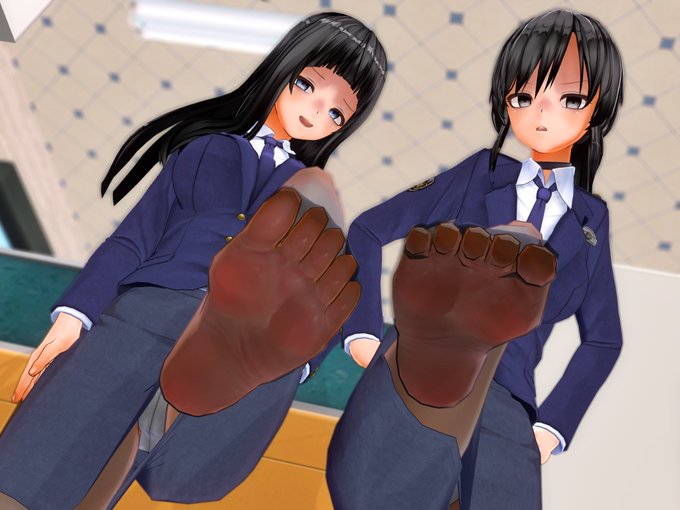 堕ちた婦警さん達による御御足尋問。 