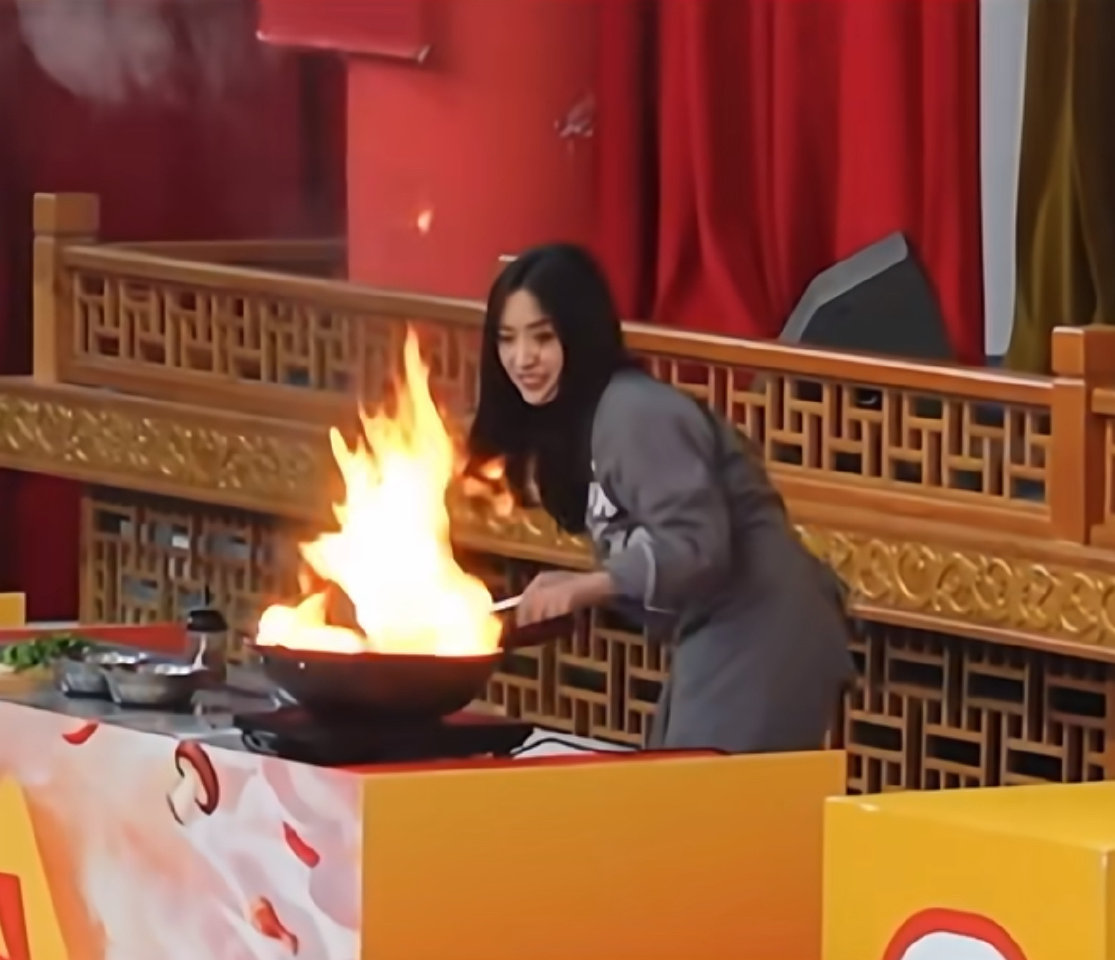ChenY87574's tweet photo. 😂😂😂😂😂😂
#ShenYue #เสิ่นเยว่ #沈月 #심월 https://t.co/3b2t3oplG9