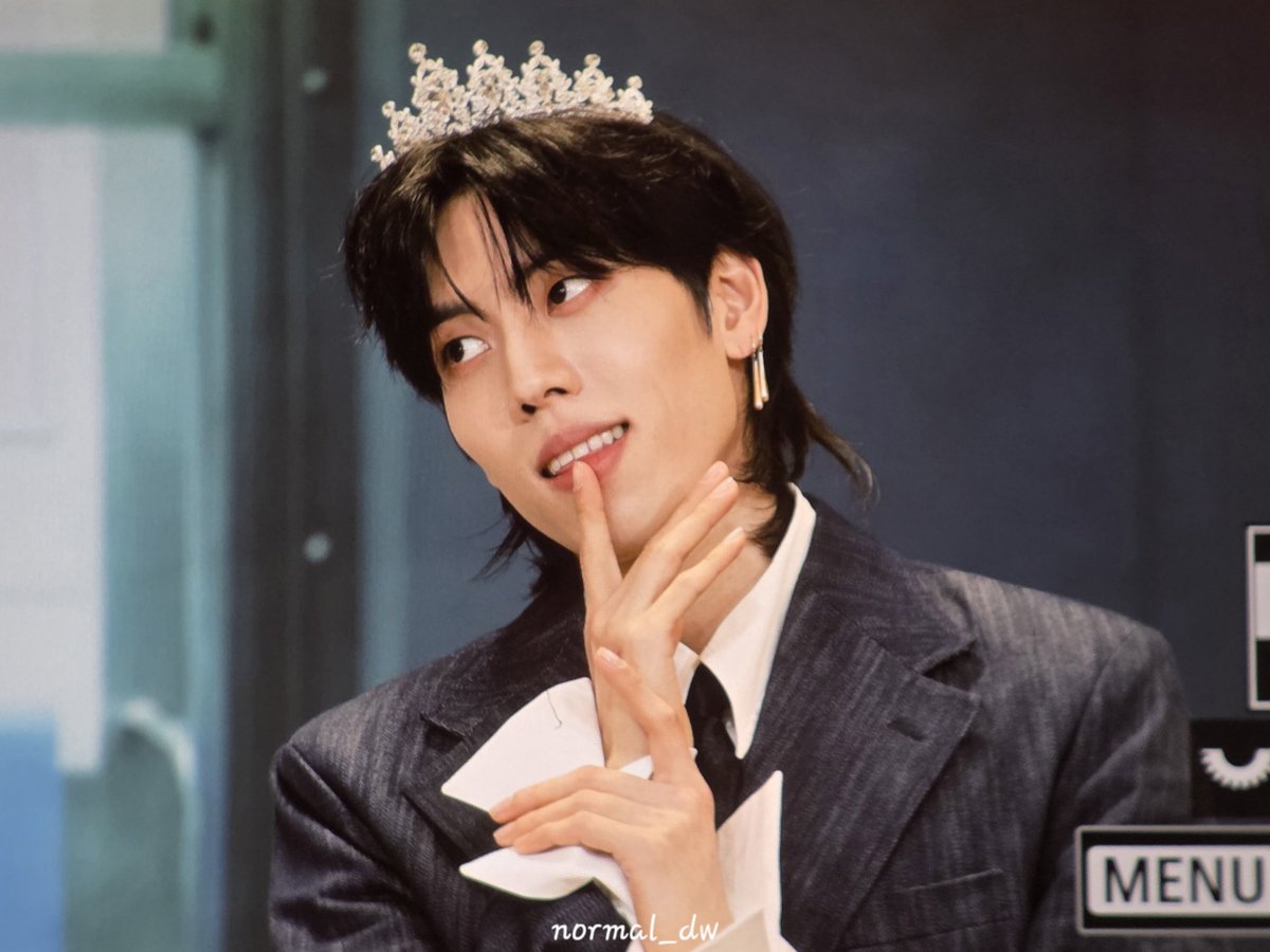 260110 애플뮤직 팬싸 preview

공주님... 아니 왕자님... 아니 공주님... 아니 왕자님...
아 공자님!

🐿나 공주 왕자 합쳐서 공자 하라며 *´―`？ 

#장동우 #JangDongWoo
#솔로 #컴백 #AWAKE 
#SWAY #SWAY_Zzz