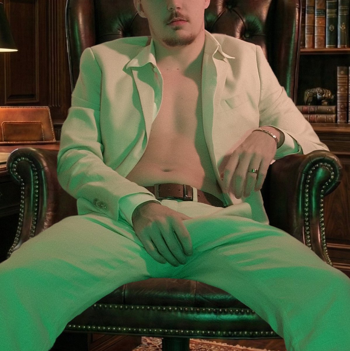 Your daddy is waiting you... on your knee RIGHT NOW 😈

wataa chudai