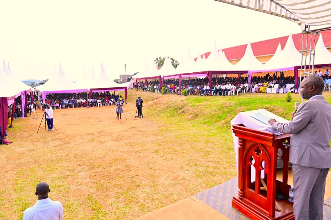 Thomas_Tayebwa's tweet photo. I was honoured to represent H.E. @KagutaMuseveni at the Youth Convention in Kiruhura organised by Rt. Rev. Alfred Muhoozi, Bishop of the Church of Uganda’s, North Ankole Diocese, yesterday.

 I conveyed the President’s appreciation to the Diocese for bringing young people together to reflect on faith, purpose, and potential. He emphasised that a healthy, skilled, and disciplined youth is Uganda’s greatest asset, and that government continues to reform the education sector to align training with skills demanded by the private sector.

He urged the youth to embrace ideas that will propel Uganda forward, noting that sectarianism, nepotism, gender chauvinism, and anarchism cannot take them—or the country—anywhere. He cautioned that youthfulness is a biological advantage that must be put to good use through hard work and productivity at an early age.

In my remarks, I encouraged the youth to use their energy wisely, live within their means, develop a culture of saving, put education at the centre of their lives, and stay grounded in faith. I also urged them to reject divisive ideas that derail progress. 

Come 15th January, I called on them to turn up and vote to protect the gains for a stable and prosperous Uganda.