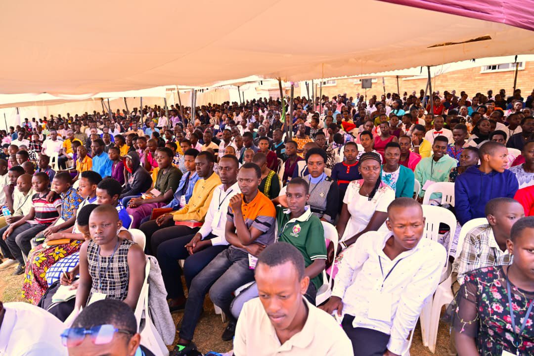 Thomas_Tayebwa's tweet photo. I was honoured to represent H.E. @KagutaMuseveni at the Youth Convention in Kiruhura organised by Rt. Rev. Alfred Muhoozi, Bishop of the Church of Uganda’s, North Ankole Diocese, yesterday.

 I conveyed the President’s appreciation to the Diocese for bringing young people together to reflect on faith, purpose, and potential. He emphasised that a healthy, skilled, and disciplined youth is Uganda’s greatest asset, and that government continues to reform the education sector to align training with skills demanded by the private sector.

He urged the youth to embrace ideas that will propel Uganda forward, noting that sectarianism, nepotism, gender chauvinism, and anarchism cannot take them—or the country—anywhere. He cautioned that youthfulness is a biological advantage that must be put to good use through hard work and productivity at an early age.

In my remarks, I encouraged the youth to use their energy wisely, live within their means, develop a culture of saving, put education at the centre of their lives, and stay grounded in faith. I also urged them to reject divisive ideas that derail progress. 

Come 15th January, I called on them to turn up and vote to protect the gains for a stable and prosperous Uganda.