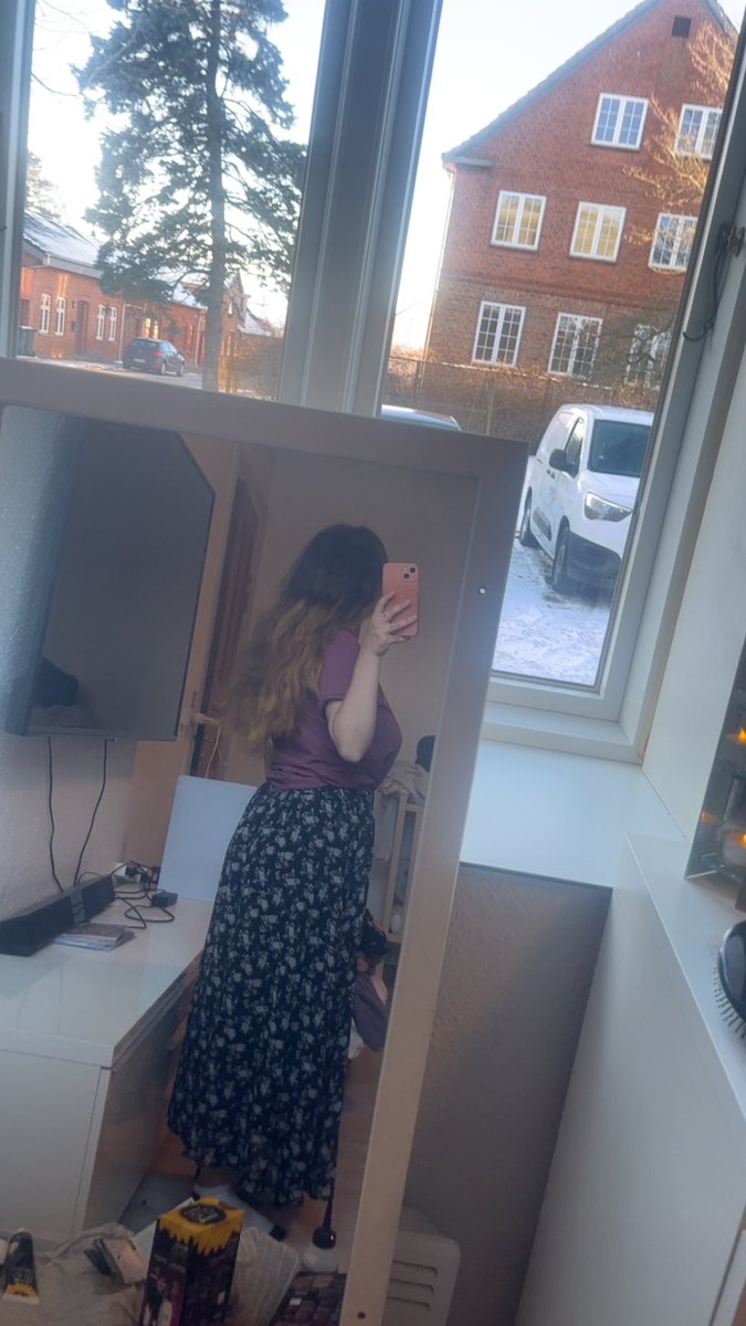 facesitter200 tweet media