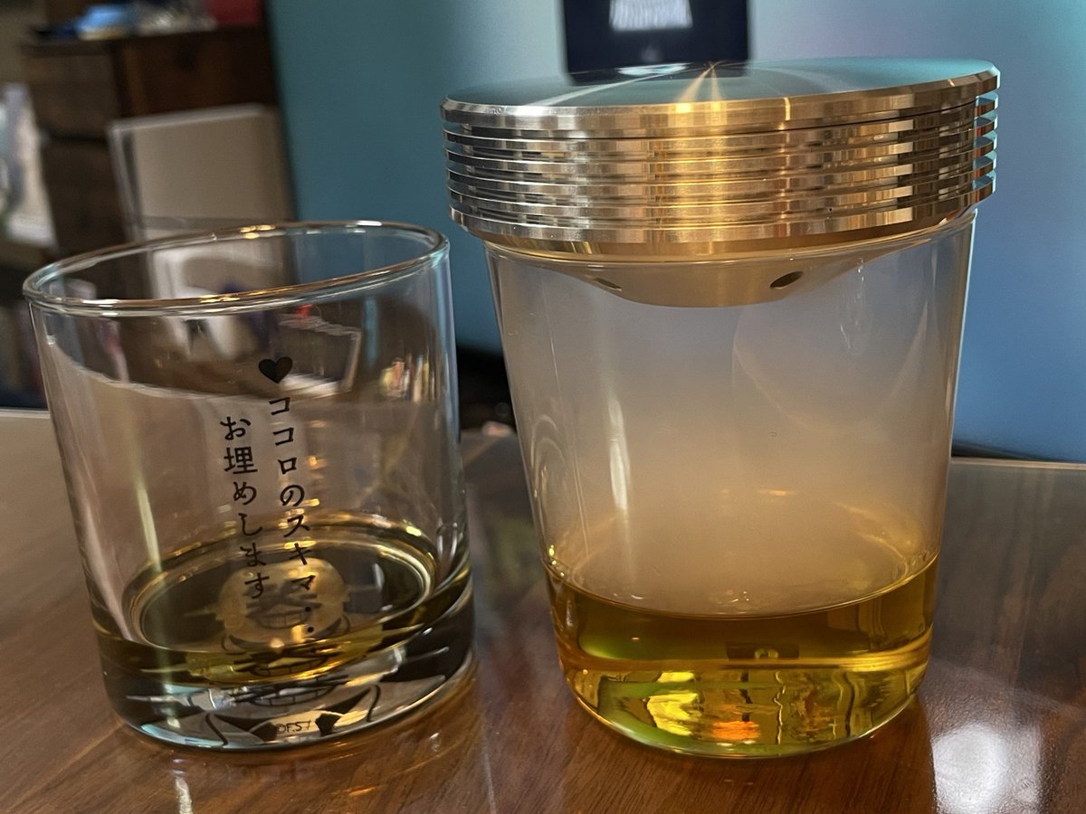naaasan_navy's tweet photo. 今日は燻製ウイスキーやおつまみが作れるスモーカー「smott」を使って晩酌🥃
燻製したものとそうでないウイスキーを飲み比べてみたけどスモーカーで燻香ついて美味しいし、ウイスキーそのままでも美味しい💙
ハイボールにして餃子食べちゃうぞー🥟🥂
#なーさん食ログ https://t.co/9q5IhAtsGO