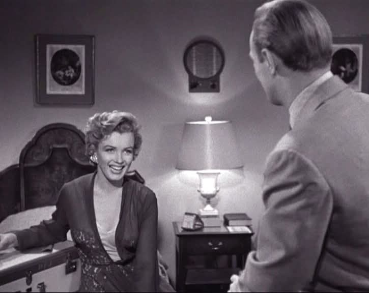 Clubpassionmar2's tweet photo. Bonne journée de samedi.
Have a sweet Saturday.
Bonne et heureuse année Happy New Year.

#marilynmonroe #Marilyn #clubpassionmarilyn #DBTK #DontBotherToKnock #troublezmoicesoir #NELL #RichardWidmark https://t.co/OZAxu01AVr