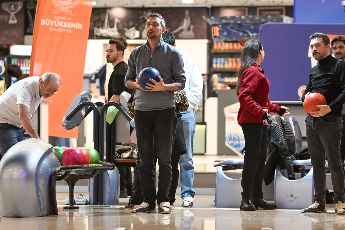 BowlingAkademi's tweet photo. @samsunbsb  ve @TBBDF  organizasyonu, Bowling Akademi ev sahipliğinde Çalışan Gazeteciler Günü Bowling Turnuvası düzenlendi. Turnuva ile çalışan gazeteciler arasındaki dayanışmayı sağlamak, verimliliği artırmak amacıyla organize edilen turnuvada renkli görüntüler yaşandı. https://t.co/tTWP7ifoKi