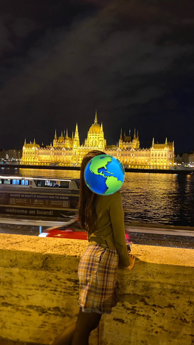 bincangurban's tweet image. ini kemampuan yg sangat gue banggakan btw. bayangin gue pernah bawa ransel ryan air di suhu 9-14°C utk ENAM hari.

bisa bawa 3 sweater, jeans, rok + stocking, DUA heattech, + TRENCH COAT (ini dipake sih). muat bawa handuk, piyama, sandal utk ke toilet hostel, + catokan jg🙂‍↕️