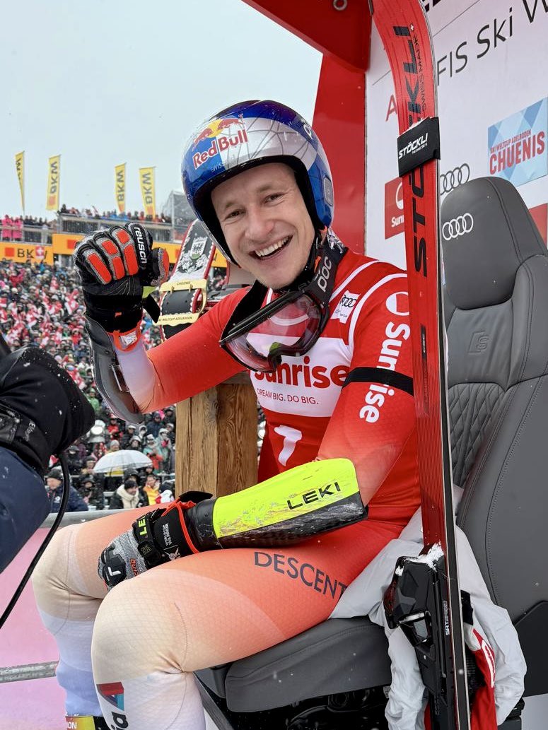 swissskiteam's tweet photo. FÜNFTER RIESEN-SIEG AM CHUENISBÄRGLI IN SERIE! 🥇🇨🇭

#marcoodermatt gewinnt seinen fünften Riesenslalom am Weltcup in Adelboden – REKORD! 💪🏼🤯

#adelboden #swissskiteam #spiritofchampions https://t.co/OfBjYX2Tbk