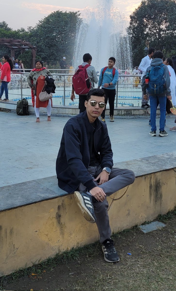 sinha_subhodip's tweet photo. Saturday outings and cravings are the essential booster 🌟🖤🤍🌟 https://t.co/uo7uGhfiE5