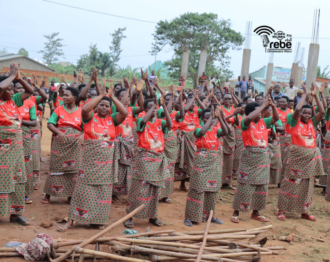 🕊️ Travail, vision et responsabilité : un message fort aux familles burundaises

🔹 Une vision claire pour l’avenir des ménages

Le Secrétaire général du parti CNDD-FDD, Révérien Ndikuriyo, a appelé les familles burundaises à se projeter dans l’avenir en définissant clairement où