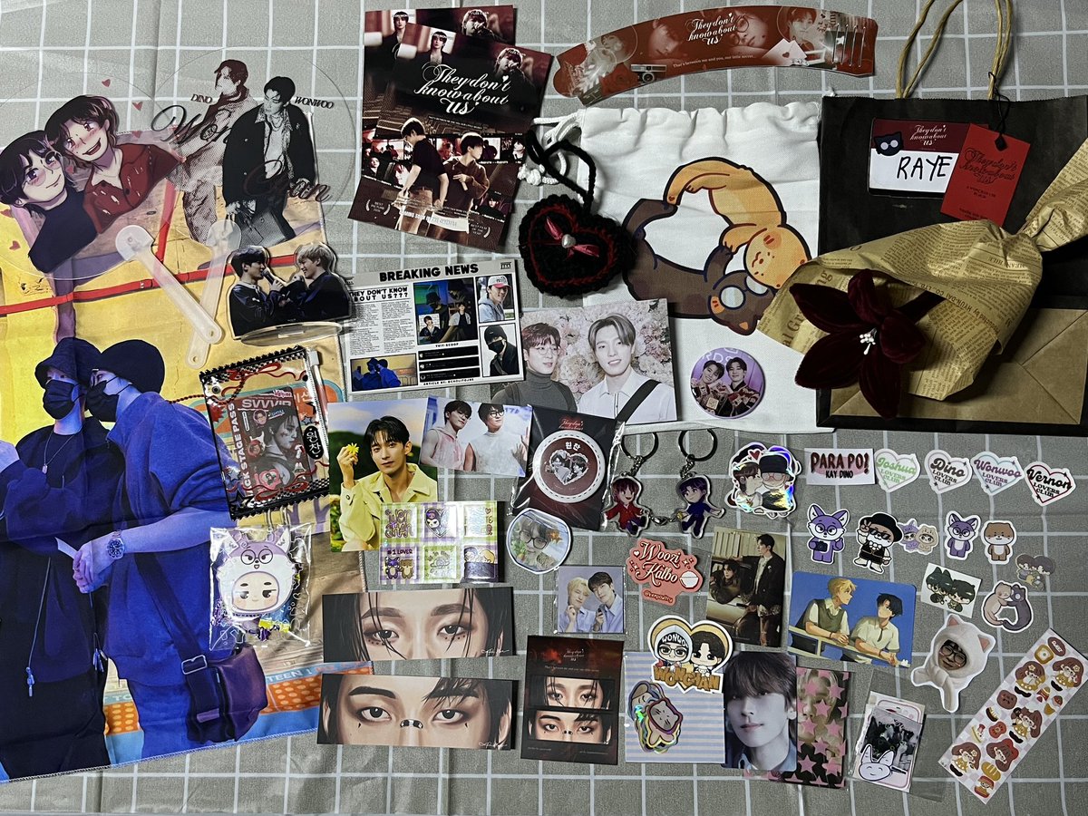 defchans's tweet image. grabe naman sa dami??? 😭😭😭 thank you sa freebies and budols !! i love you, wonchan community!! ❤️🖤
