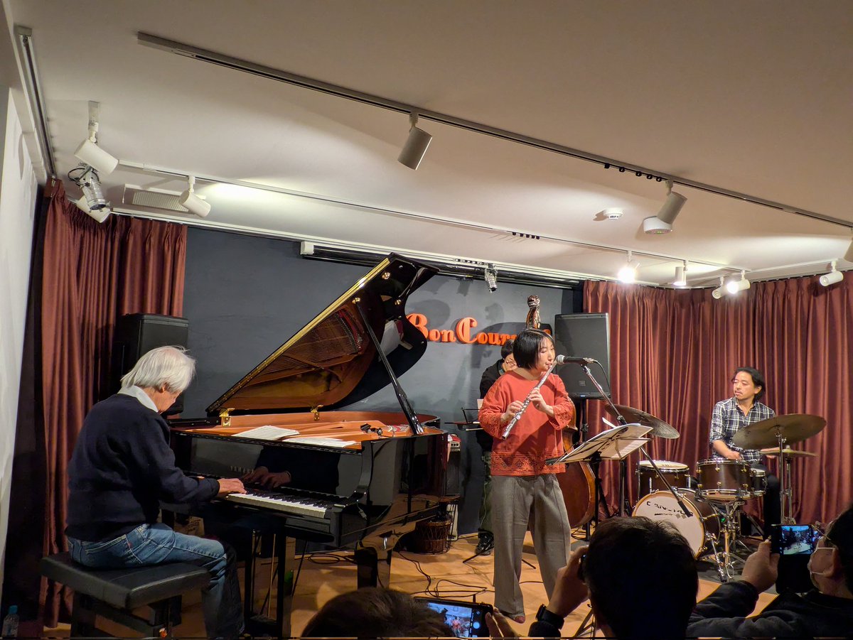 kz_honjo's tweet photo. 壱岐坂から四ツ谷へ移転
ボンクラージュ✨
こけら落とし第1部ライブ
賑々しくもつつが無く無事終了👍
店主藤井さんは4時まで作業だった
とのこと💪大口さん古木さん太田さん、ドラムカレー🍛担当大村さん
お疲れ様でした🥳
お店の場所はタイムズ四ツ谷1丁目のすぐとなり https://t.co/6v7kJdl7Rq
